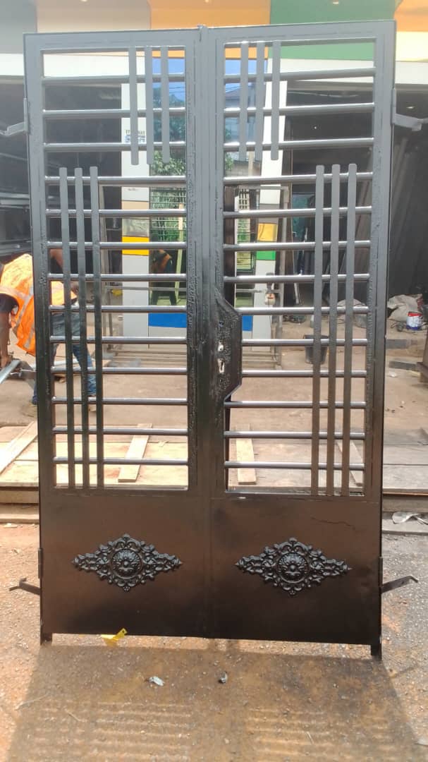 Porte métallique double battants